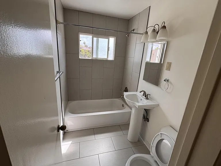5090 College Ave — Photo 12