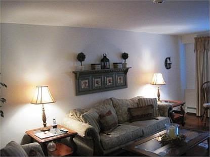 4th image of 32 Country Club Ln