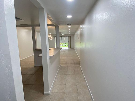 5th image of 5600 Beach Way Dr #G-1