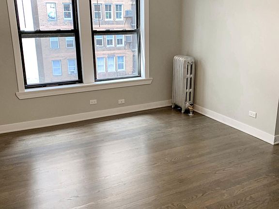 2nd image of 520 W Cornelia Ave #3M