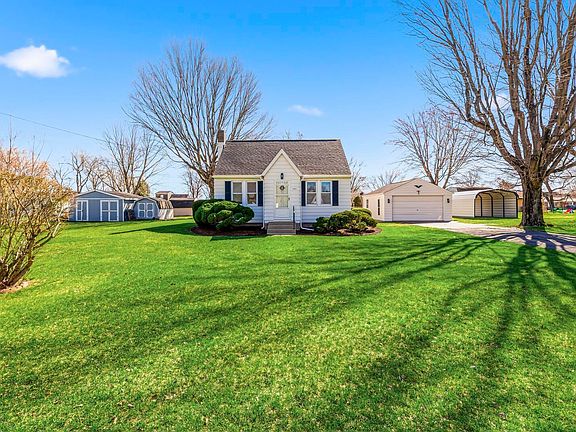 3rd image of 203 Maple St