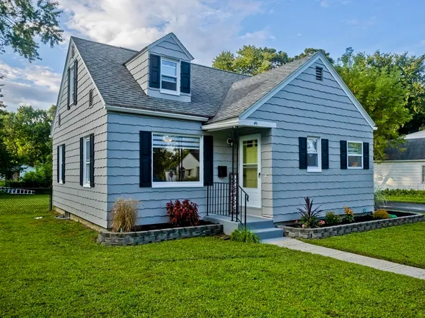 49 Fairview St, South Hadley, MA 01075