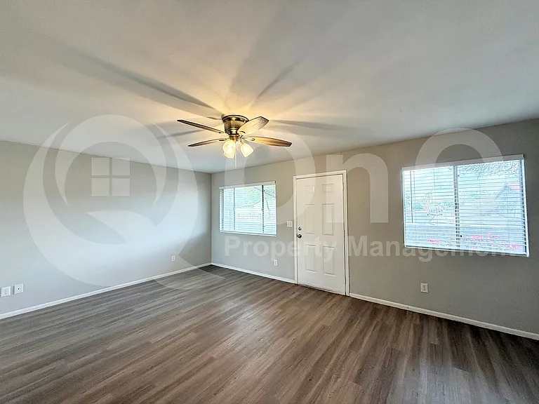 329 N 69th Ave — Photo 7