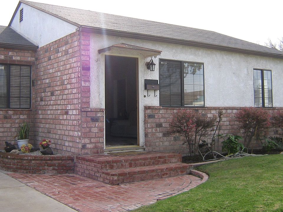 Charming Del Aire Home