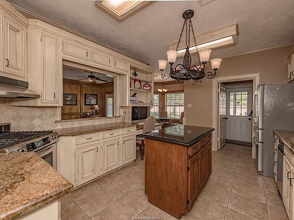 5th image of 9200 Waterford Dr