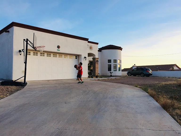 307 Valley View Dr — Photo 3