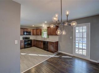 7207 N Holmes St, Gladstone, MO 64118