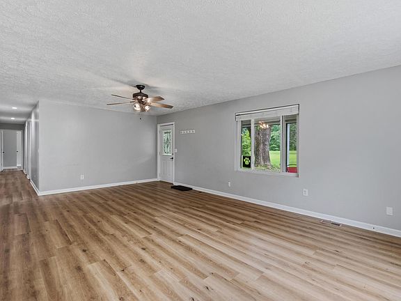 4th image of 16475 Dawson Rd