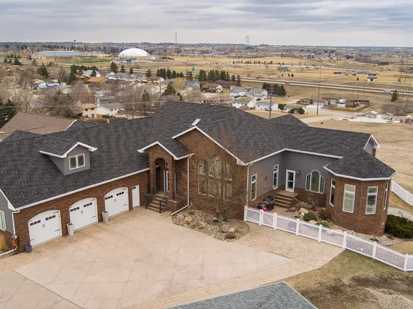 1916 Harding Pl, Bismarck, ND 58501