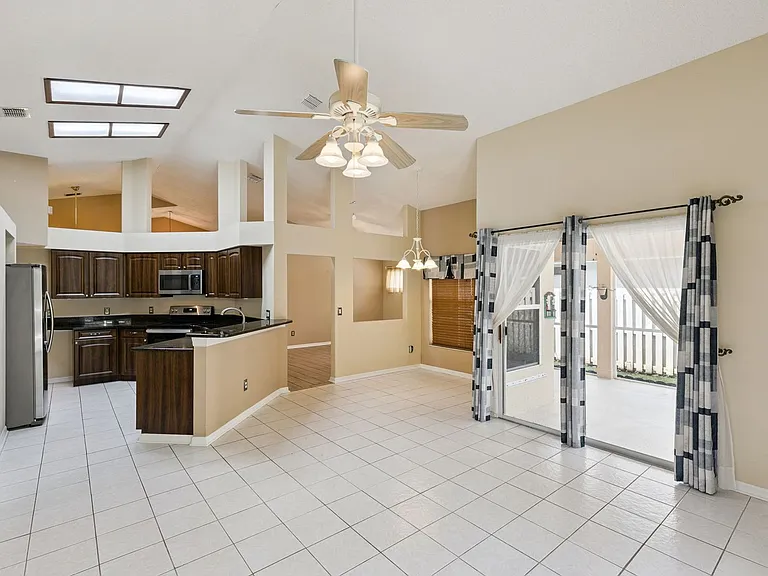 13750 Huntwick Dr — Photo 15