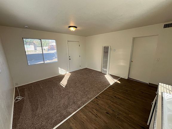 4th image of 379-381 E Garden Ave #379
