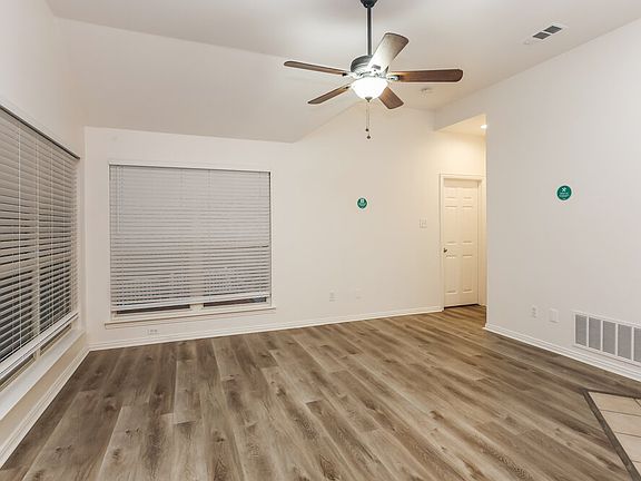 3rd image of 308 Creekview Dr