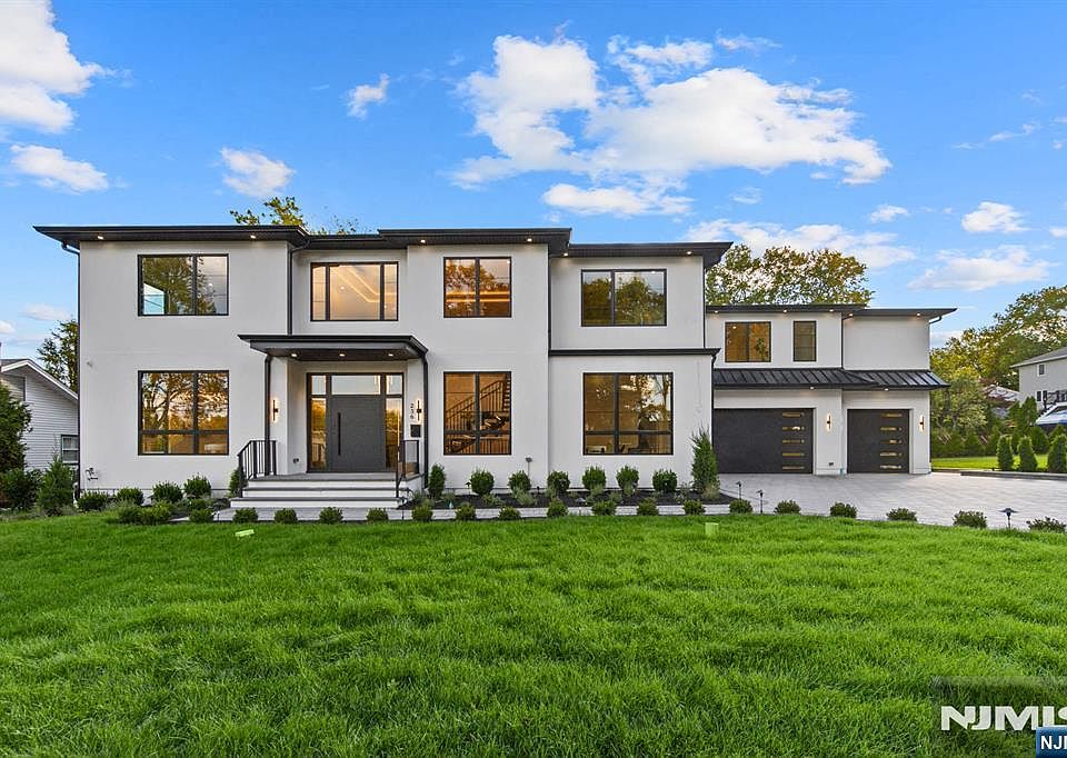 1st image of 236 Woodcrest Road