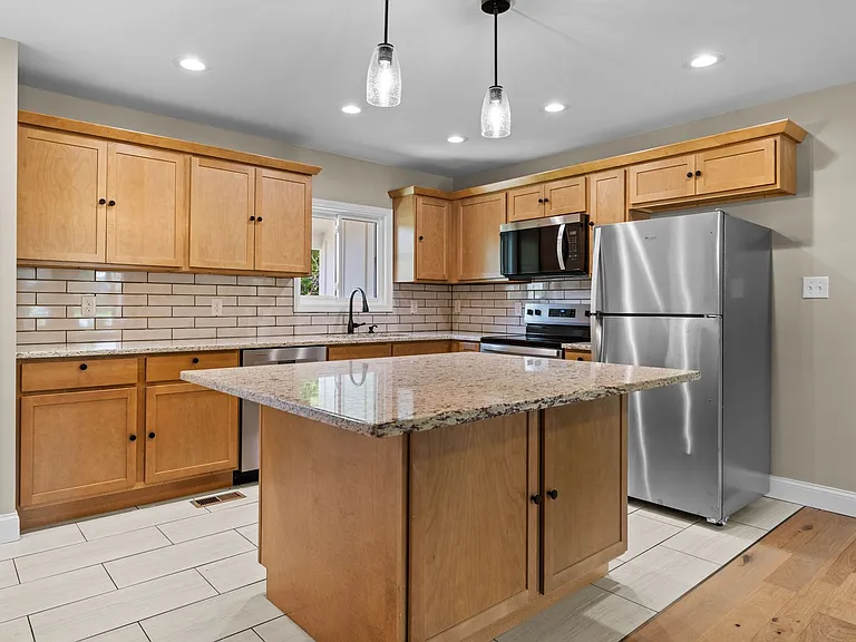910 Windlau Ct — Photo 9