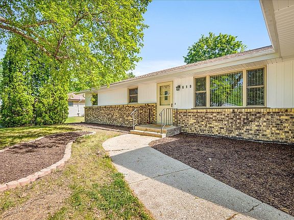 3rd image of 619 Windfield Ln