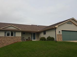1370 Valley View Rd, Hartford, WI 53027