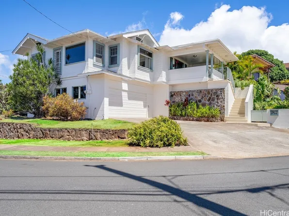 3746 Pukalani Pl, Honolulu, HI 96816