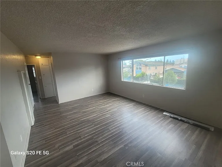 1037 W 108th St #5 — Photo 2