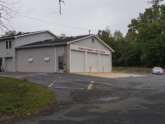 4th image of 310 Girard Ave