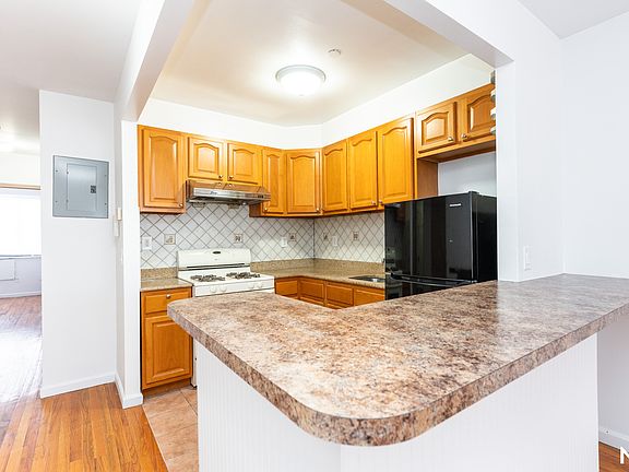 3rd image of 133 Lynch St APT 1