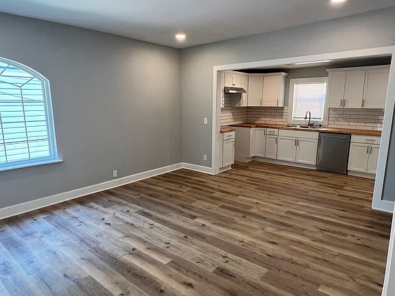 4th image of 537 N Tibbs Ave #0