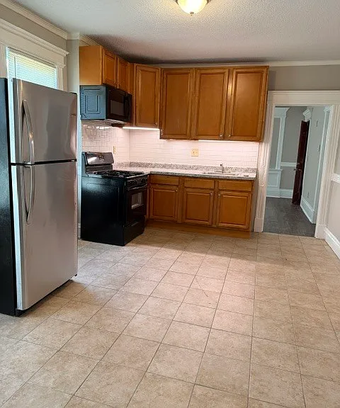 370 Maple Ave #3 — Photo 6