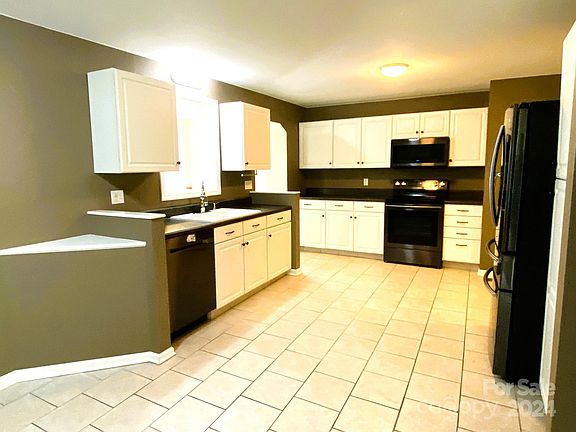4th image of 68 N Springs Dr