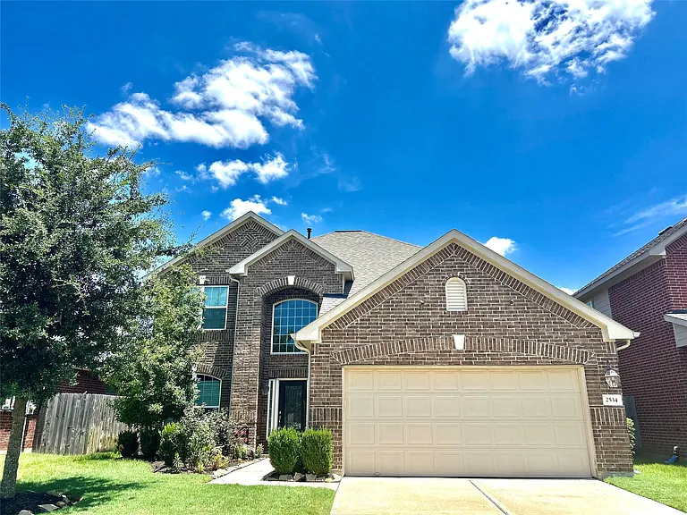 2534 Pines Pointe Dr — Photo 2