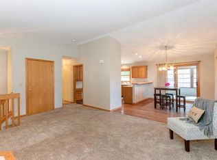 3327 King Dr SW, Cedar Rapids, IA 52404