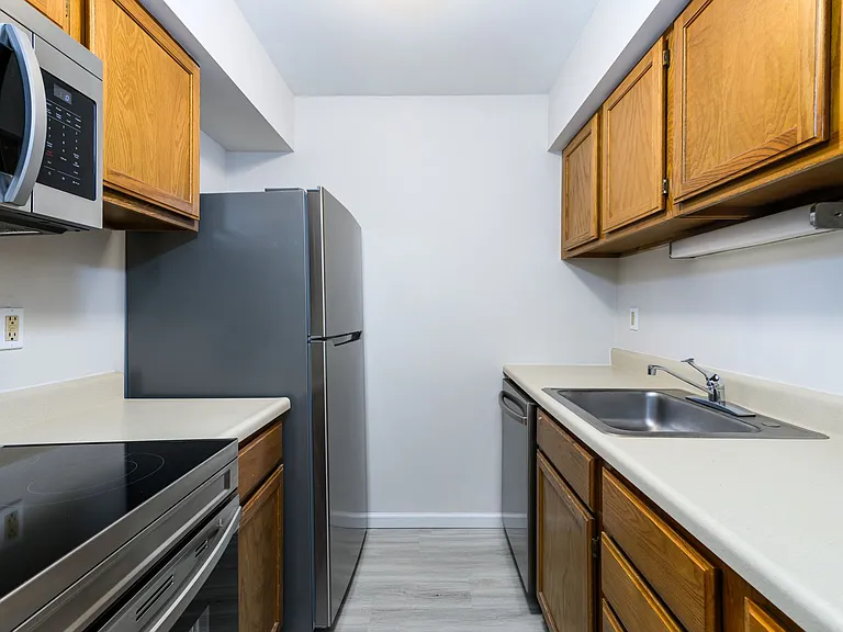 Southfield Apartments — Photo 14