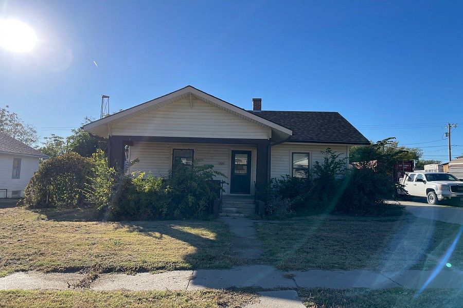 1st image of 221 N Ericson Ave