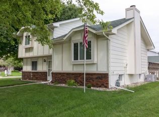 825 10th St NW, Altoona, IA 50009