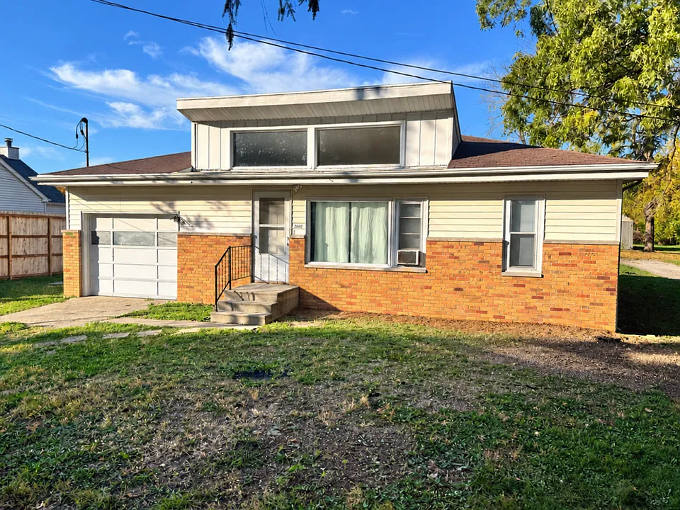 2602 W John St