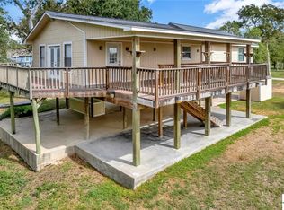 242 River Oaks Rd, Cuero, TX 77954
