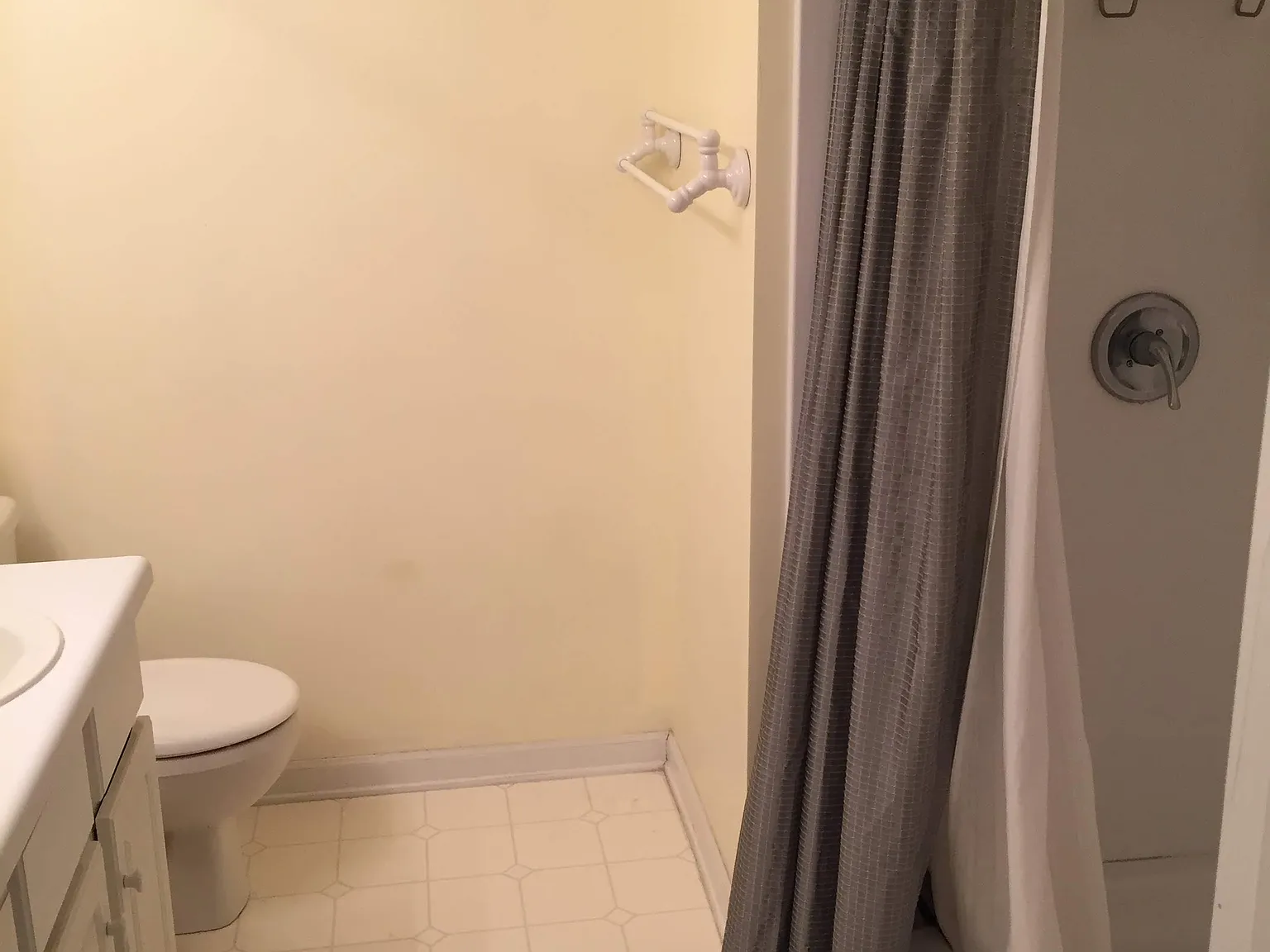 275 Devonshire Dr — Photo 2