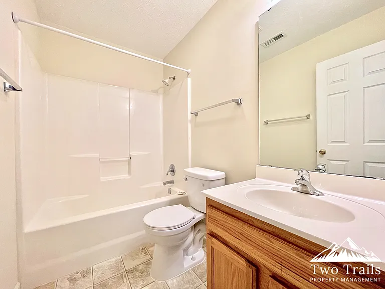 707 Farmington Cir — Photo 13