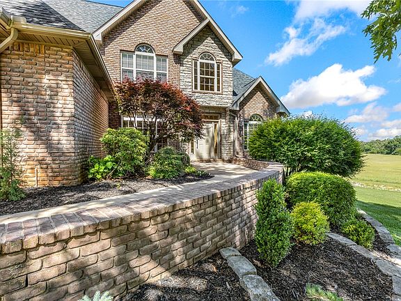 5th image of 3323 Savannah Dr