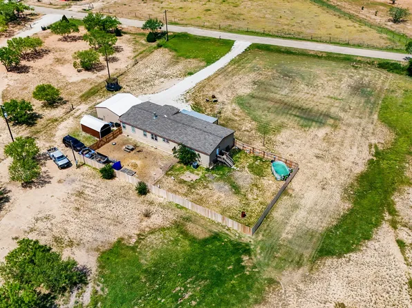 342 County Road 775, Devine, TX 78016