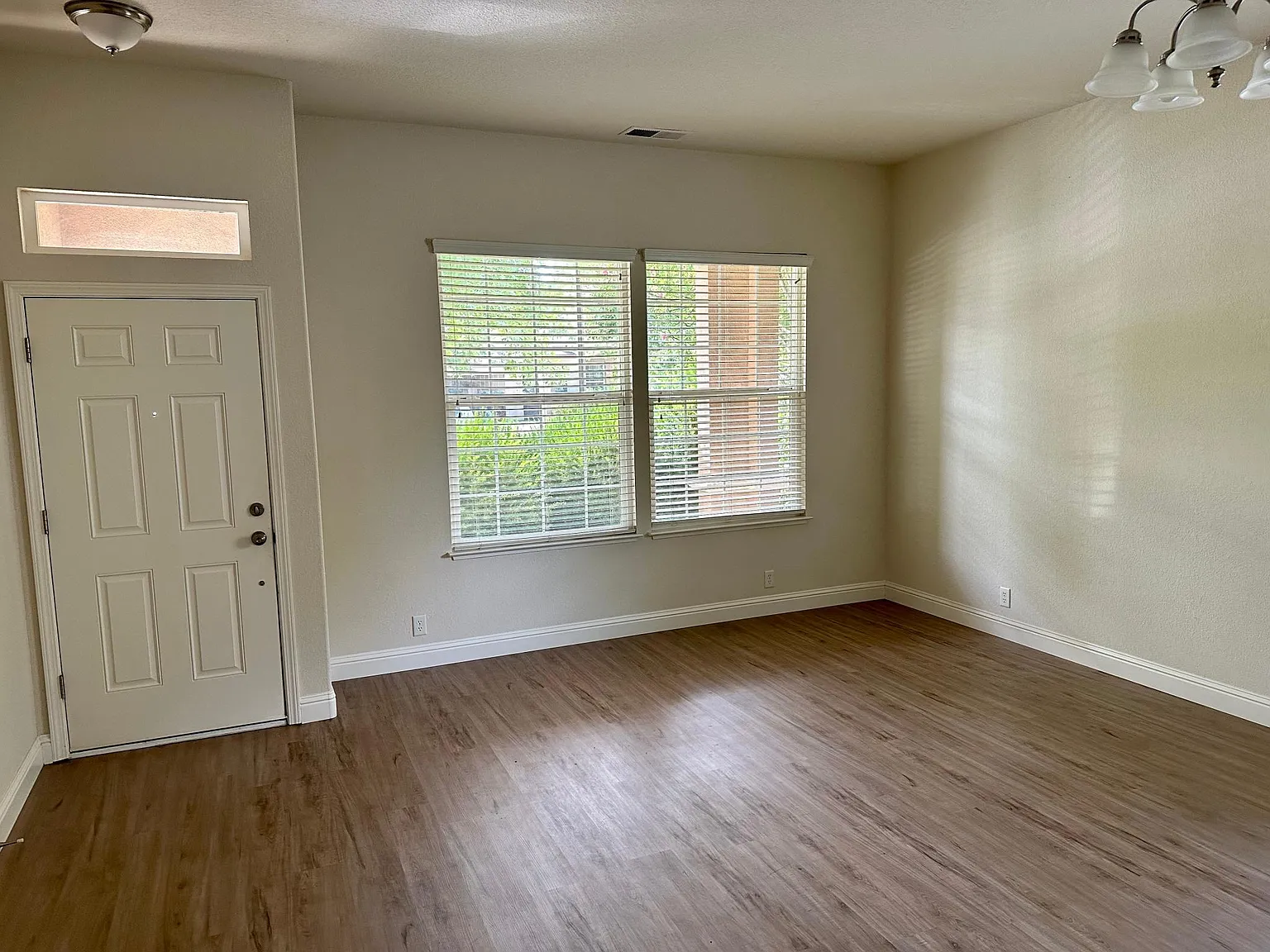 1896 Autumn Hill Ln — Photo 3