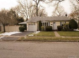 1750 Seaman Dr, Merrick, NY 11566