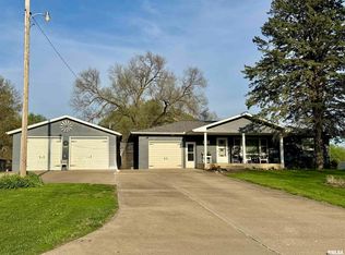 435 Avenue F St, Canton, IL 61520