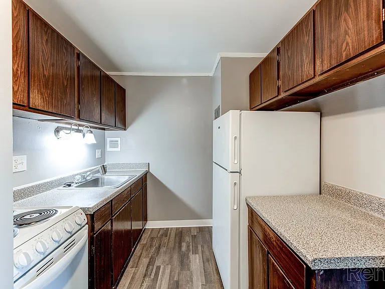 Brookview Place Apartments — Photo 32
