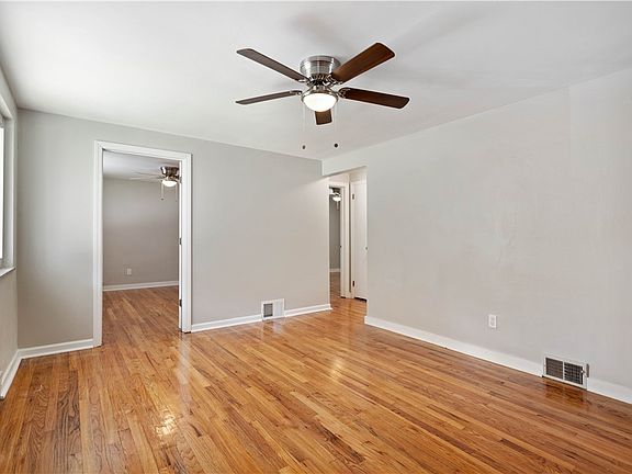 3rd image of 412 Sunnyland Ave