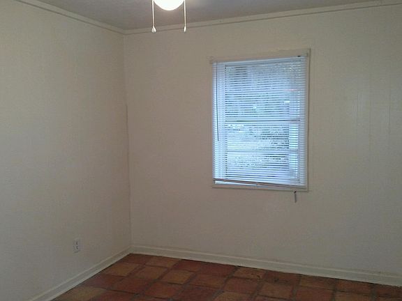 4th image of 1301 Leone Ave