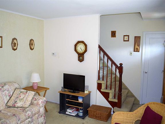 4th image of 321 Hunnewell Ave