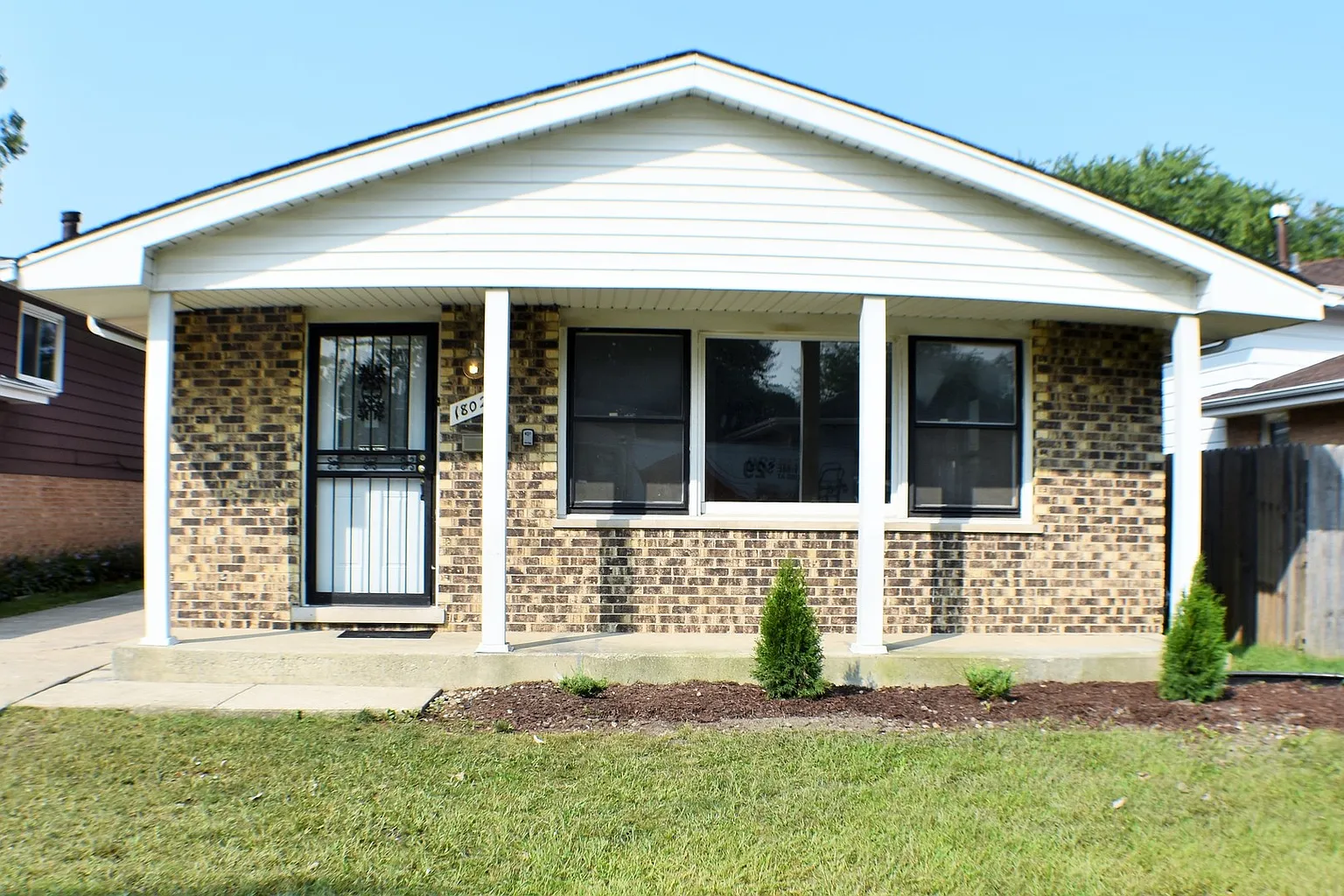 18020 Edwards Ave photo 1