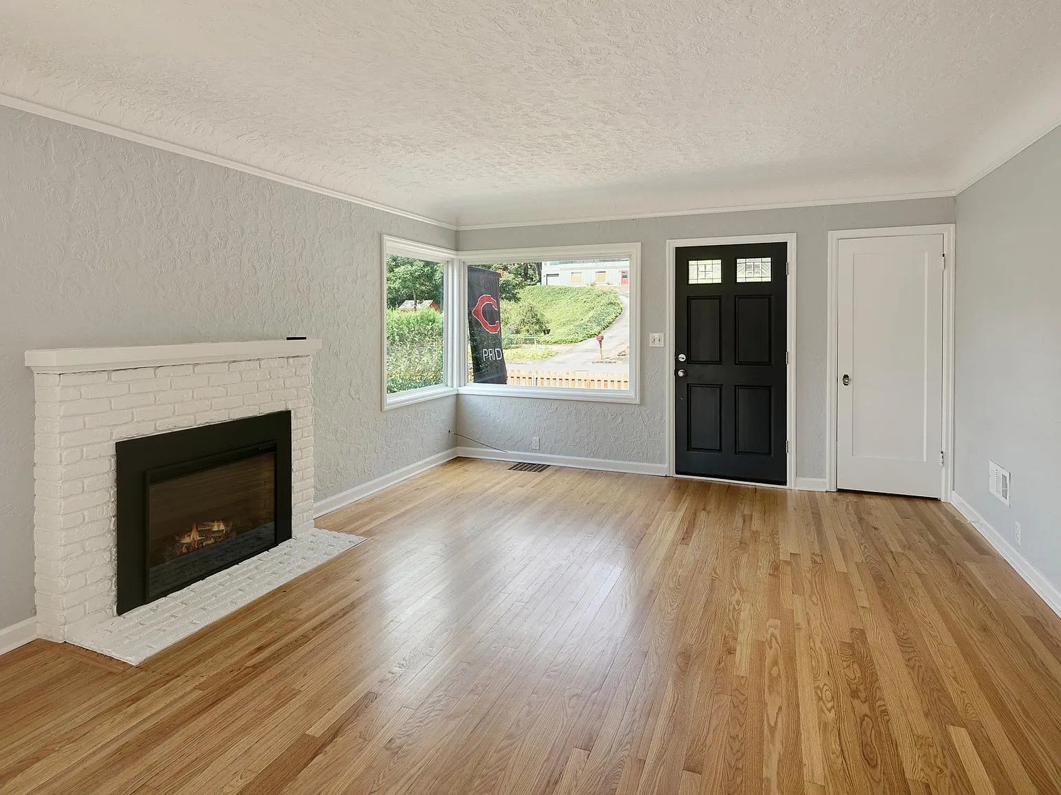 3 bed, 1.5 bath, 1650 sqft, $2,600 — Photo 4