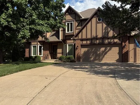 2010 Hidden Valley Dr, Pleasant Hill, MO 64080