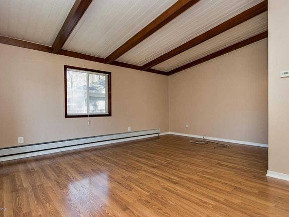 4th image of 154 Ivanhoe Ave NE