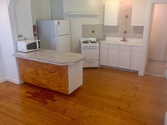 5th image of 922 S Washington St APT B